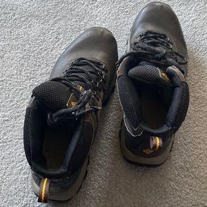 Columbia hiking boots made in Vietnam USA size 7 1/2 brown